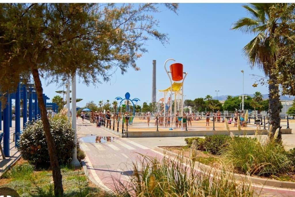 מאלגה Playa Huelin Beach מראה חיצוני תמונה
