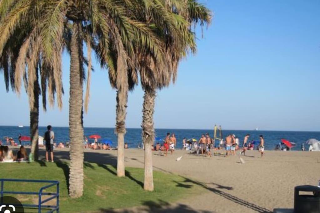 מאלגה Playa Huelin Beach מראה חיצוני תמונה